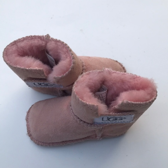 Ugg’s shearling boots pink baby girl size small - Picture 2 of 5